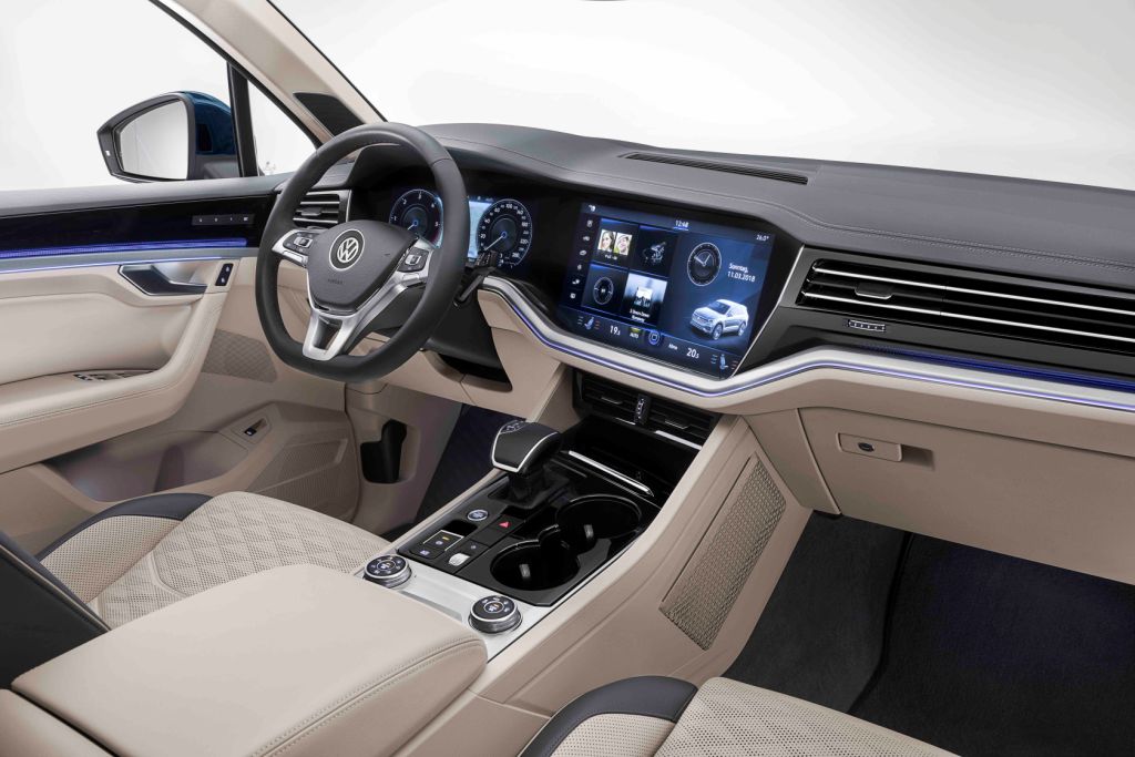 vw-volkswagen-suv-touareg-2018-modre-auto