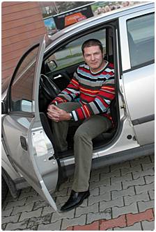 MILO� BUB�N  -  Aj s t�mto Opelom Astra som bol ve�mi spokojn�. Aj s farbou... na striebornej metal�ze nie je vidie� �pina.